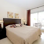 San Pedro Beachside Apartment Abril